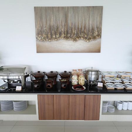 The Azana Hotel Airport Semarang Esterno foto
