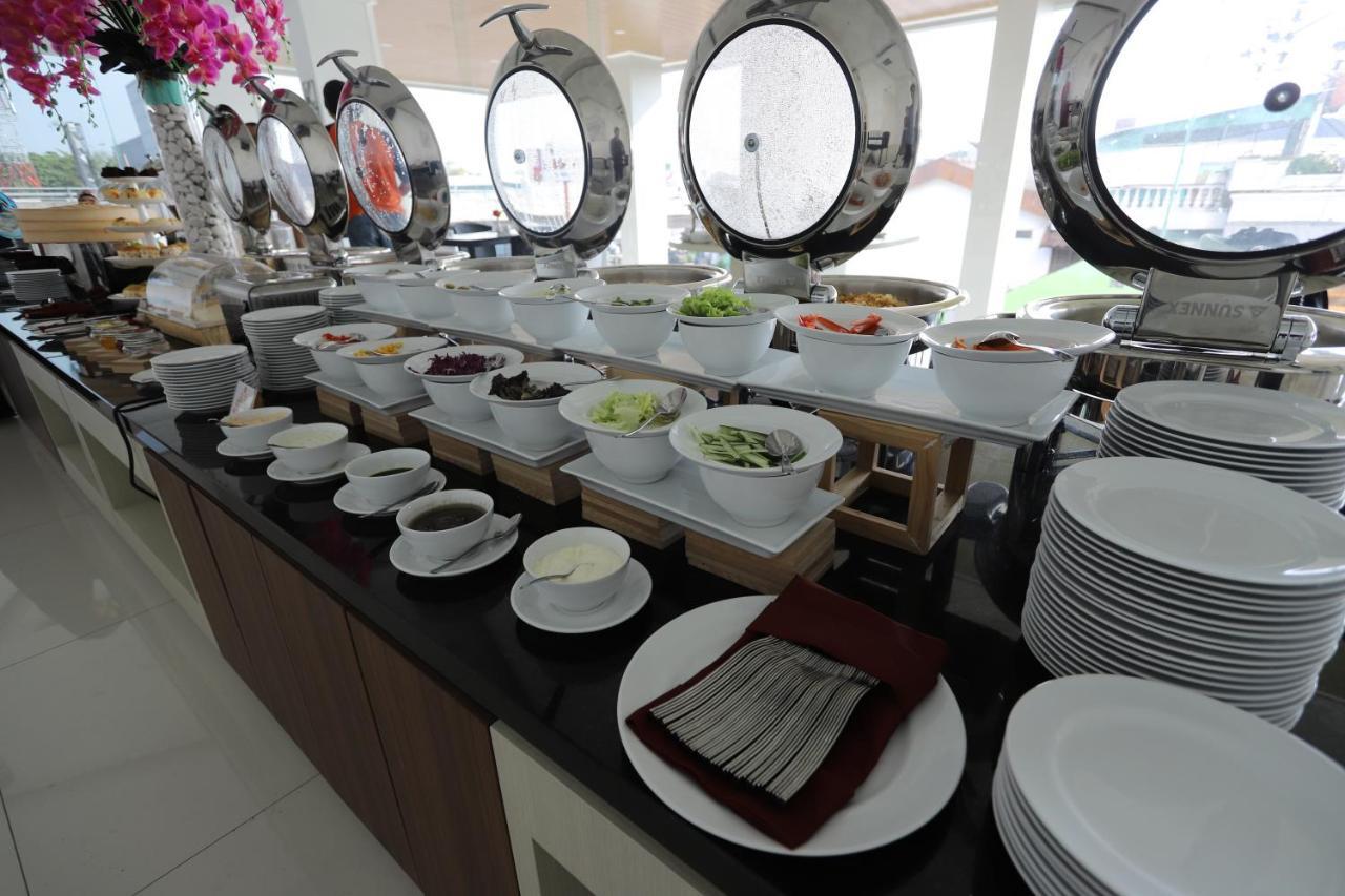 The Azana Hotel Airport Semarang Esterno foto